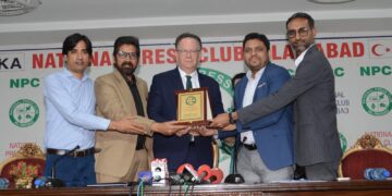 پولینڈ کے سفیر ماچے پریسارسکی کا نیشنل پریس کلب میں خطاب، پاکستان کی سفارتی کوششوں اور پاک-پولینڈ تعلقات کو سراہا